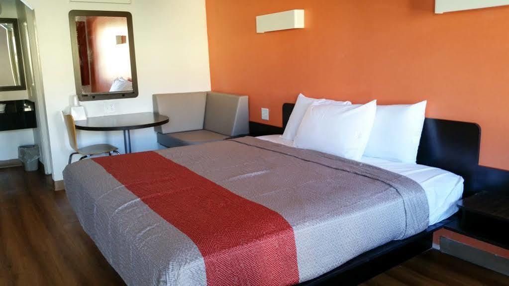Motel 6-Blue Springs, Mo Buitenkant foto