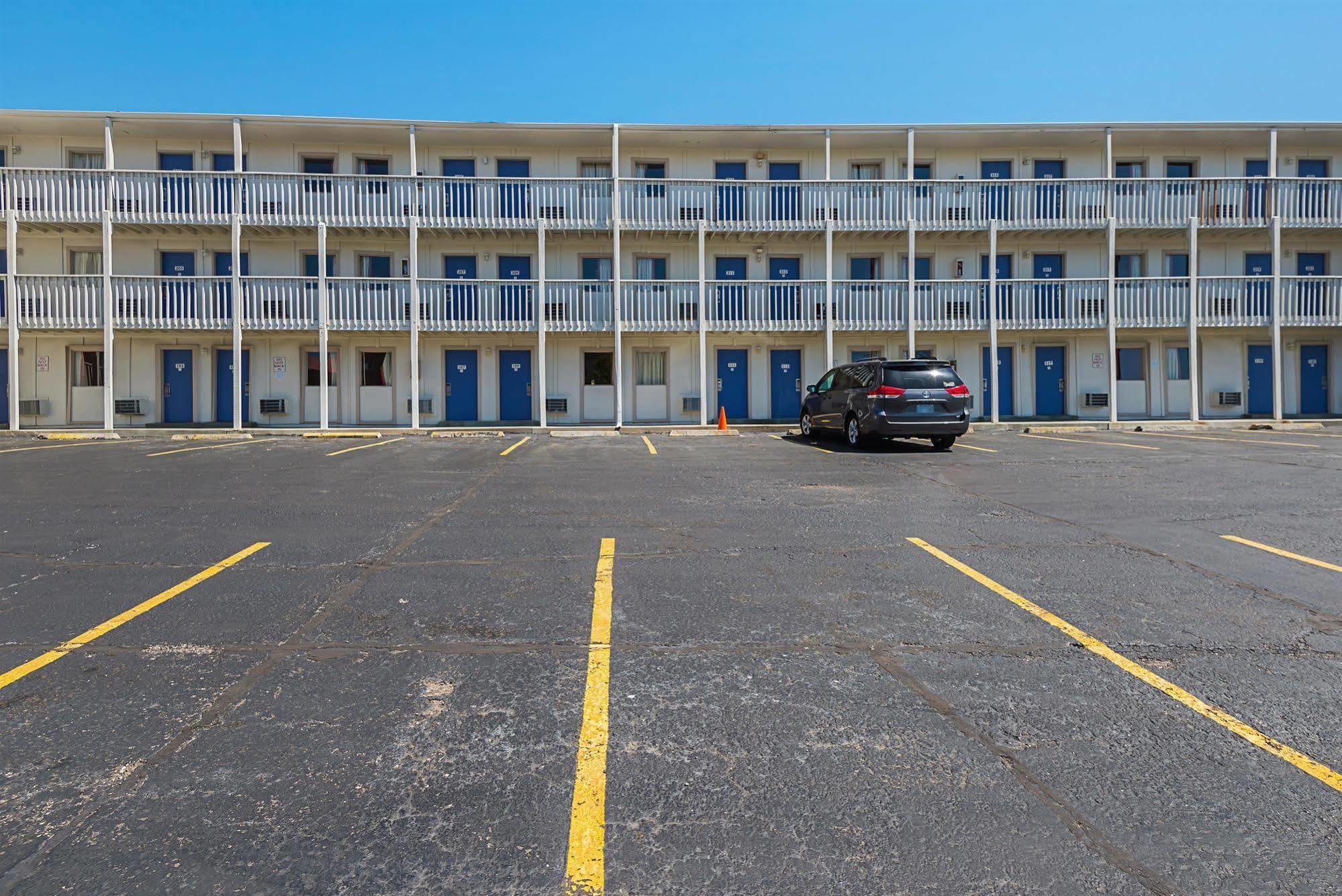 Motel 6-Blue Springs, Mo Buitenkant foto