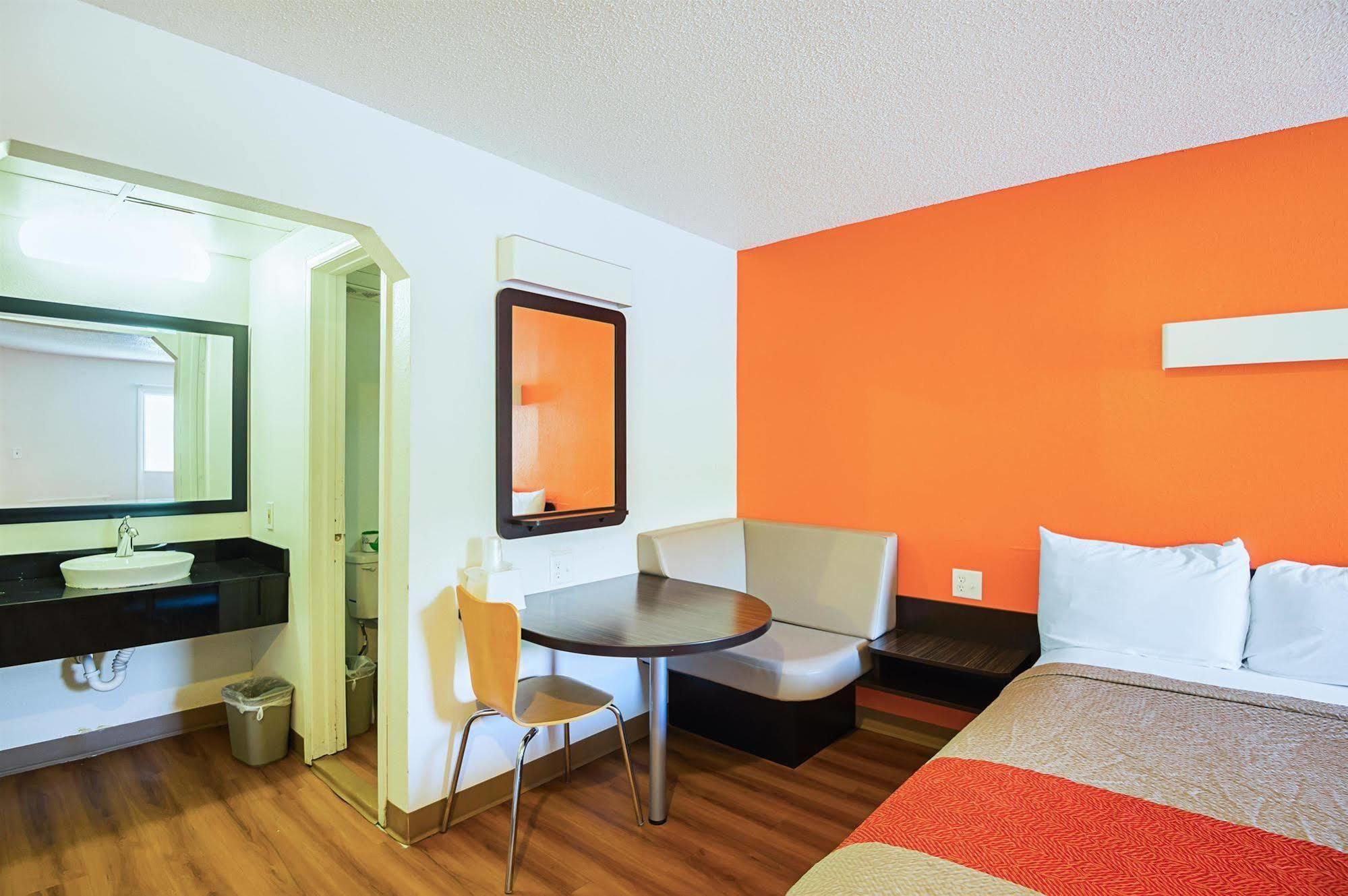 Motel 6-Blue Springs, Mo Buitenkant foto